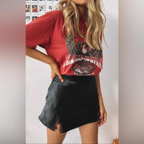 Razy’s Satin Feel Lace Slit Detail Zip Up Mini Skirt - Picture 15 of 16